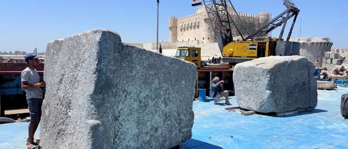 İskenderiye Feneri'nin Dev Taş Blokları Deniz Tabanından Kaldırıldı