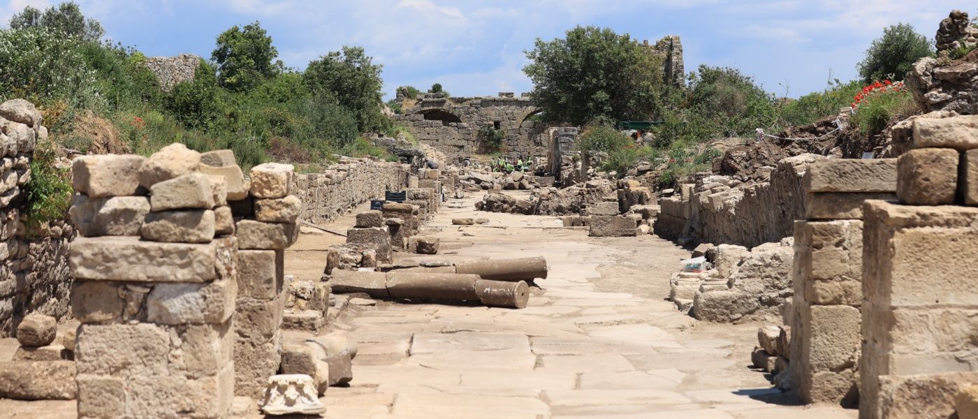 Antik Side’nin ana caddelerinden biri ortaya çıkarıldı