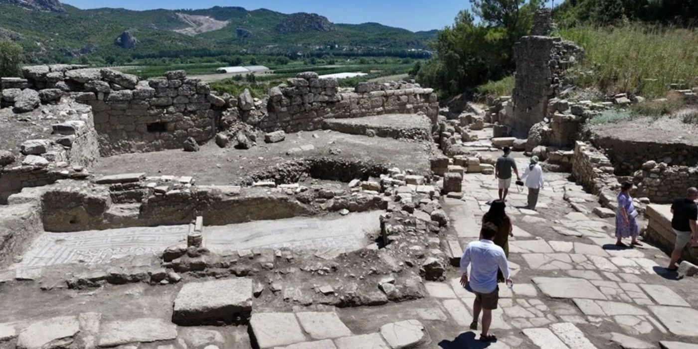 Aspendos’un ana caddesi ortaya çıkarıldı